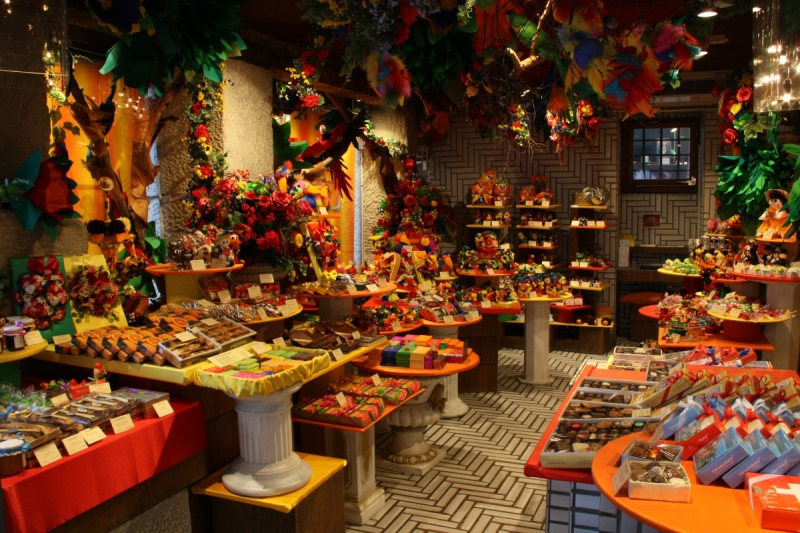 ecommerce-VALLAURIS-min_candy_store_chocolate_shop_chocolate_switzerland-393515